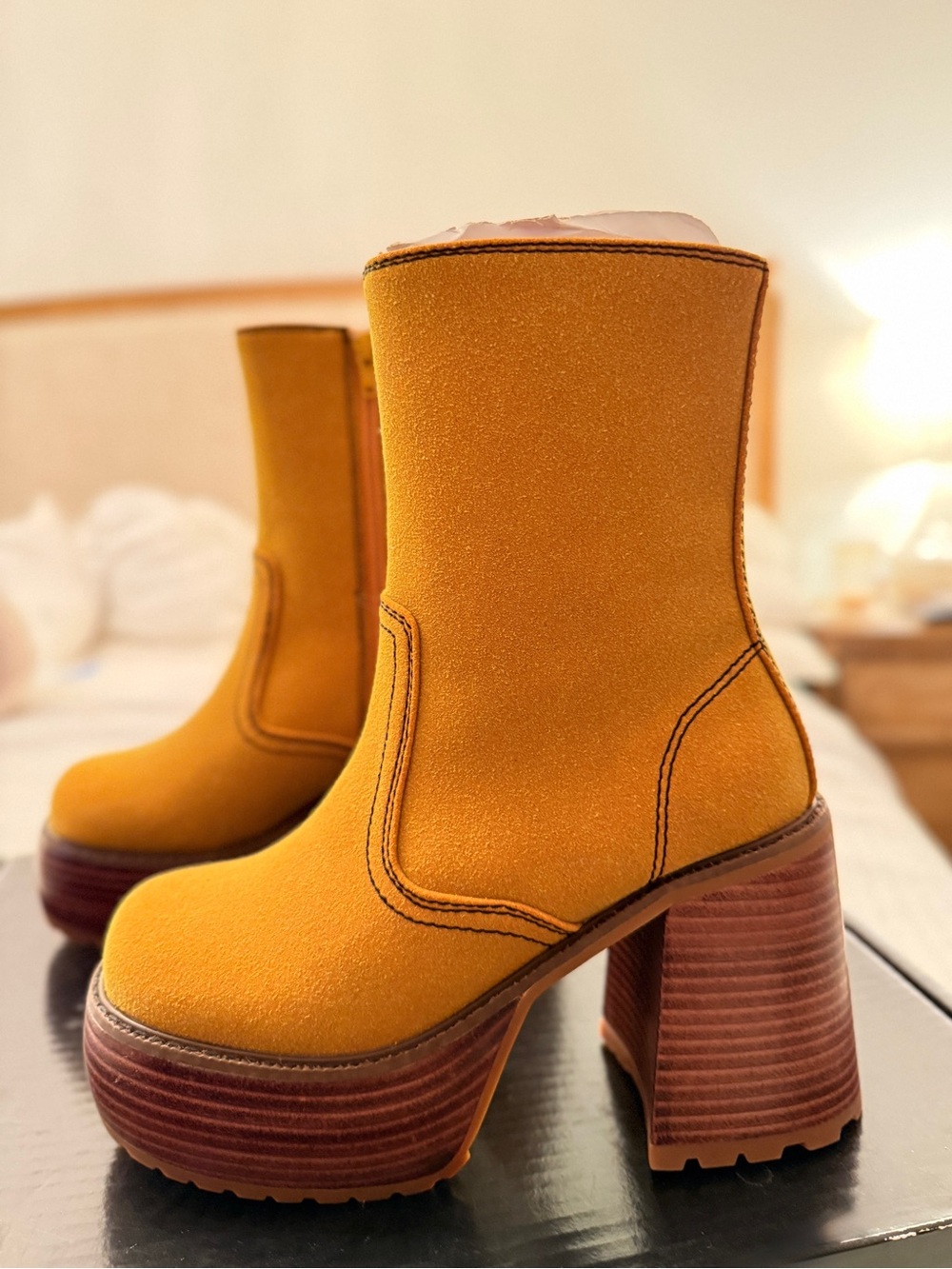 DELIA’S Buzz Me In 90’s Chunky Platform Boots Vintage Style 🐝 *𝐒𝐨𝐥𝐝 𝐎𝐮𝐭 𝐎𝐧𝐥𝐢𝐧𝐞*
